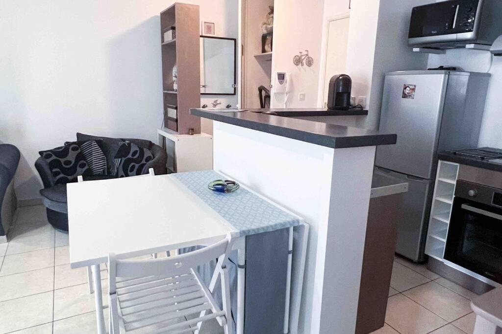 Appart Avec Terrasse Et Parking A 2 Pas De Disney Montévrain Exterior foto